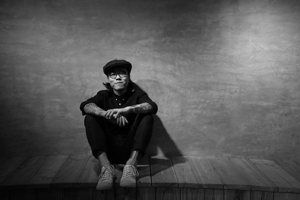 许钧《我们的故事从没钱开始》上线 献给所有被生活推着走的人们