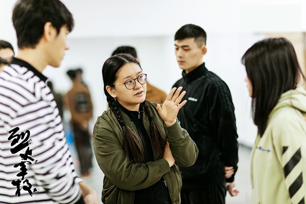 《烈火军校》白鹿变“最强女汉子” 刘天池助力演员传递爱国情