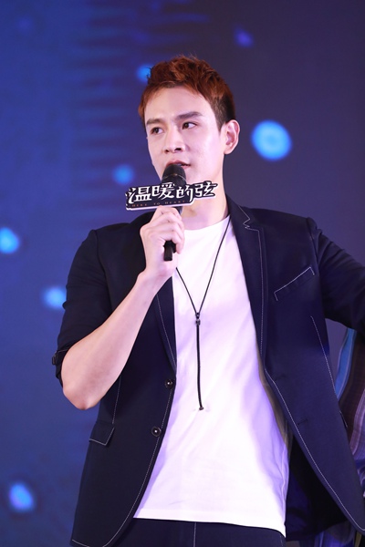 《温暖的弦》4.29开播 发布会张翰张钧甯宠溺“后背抱” 撕掉霸总标签大跳“水草舞”