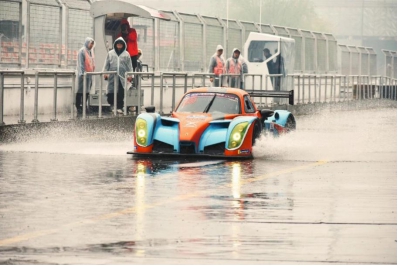 车王舒马赫夺冠座驾揭秘 90后中国车神亮相《极速天使》