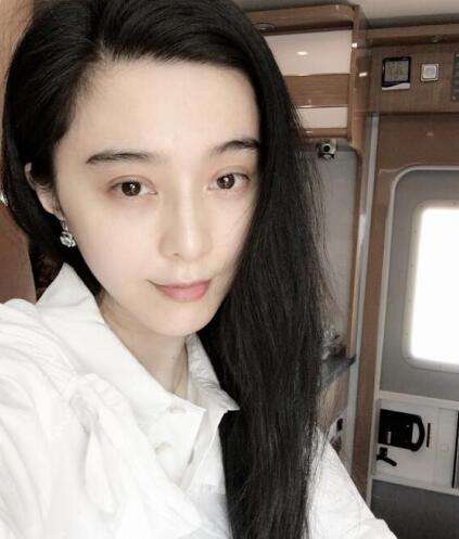 angelababy上传化妆视频 明星的素颜照不是谁都有勇气曝光的