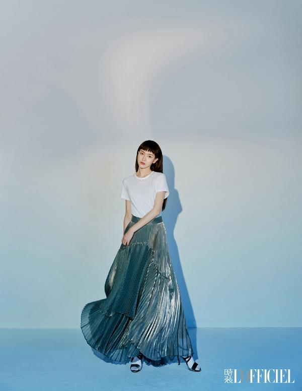 唐嫣封面大片冷郁空灵诠释纯粹真我新风尚