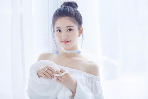 谷嘉诚携手赵露思初夏甜蜜来袭 单曲《好像掉进爱情海里》苏到骨子里