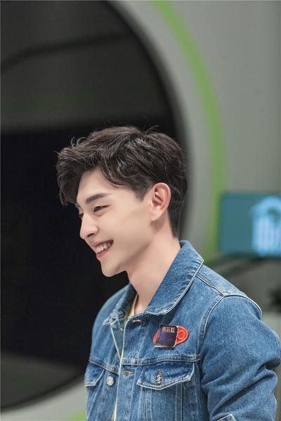 《我是大侦探》剧情持续高能获网友热议 吴磊机智、何炅落泪收视五连冠