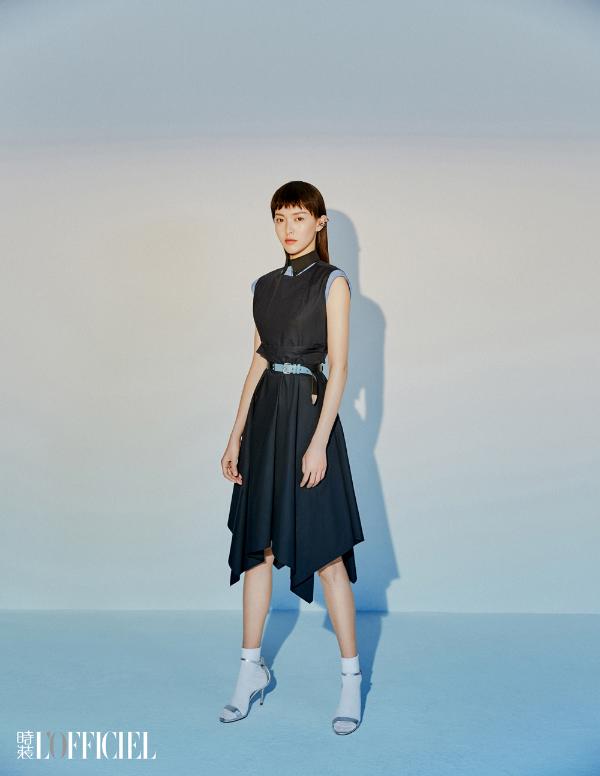 唐嫣封面大片冷郁空灵诠释纯粹真我新风尚