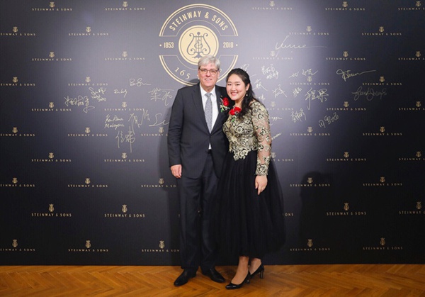 钢琴家田佳鑫与郎朗共同亮相施坦威165周年庆典 首站重庆蓄势待发