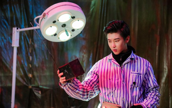 《暗夜古宅》四人各自为营 周艺轩抖机灵抱唐禹哲大腿