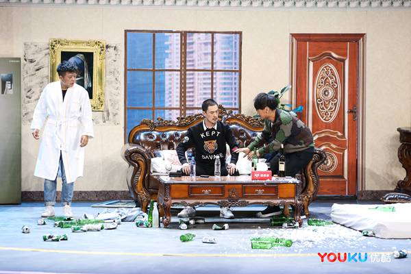 贾冰夺冠《欢乐喜剧人4》总冠军 “喜剧萌叔”现场激动落泪