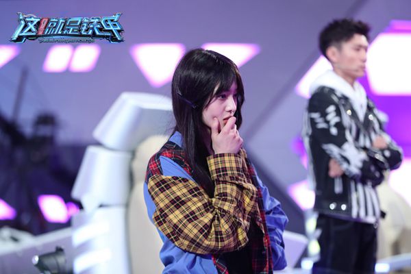 《这就是铁甲》四大战队正式开战 张一山意外扬言退出