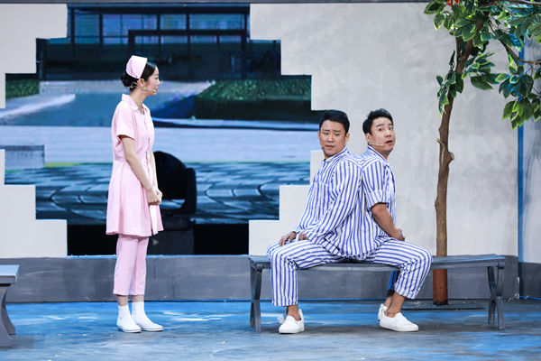 《欢乐喜剧人》迎决战之夜 贾冰致敬芳华郭麒麟助阵张云雷