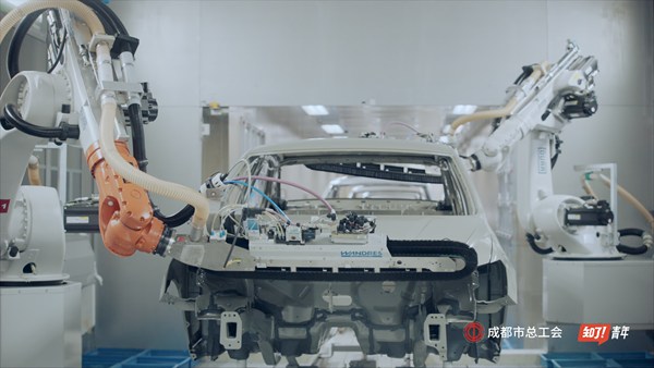 《了不起的成都工匠》讲述大国工匠奋斗故事，颜智双高80后引热议