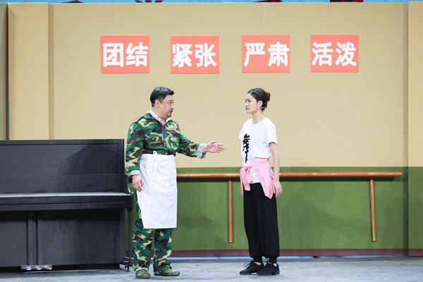 《欢乐喜剧人》迎决战之夜 贾冰致敬芳华郭麒麟助阵张云雷