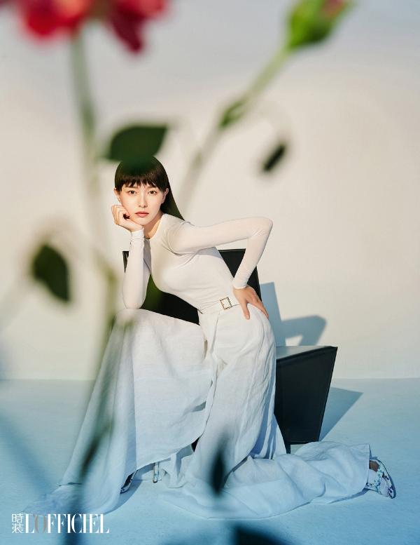 唐嫣封面大片冷郁空灵诠释纯粹真我新风尚