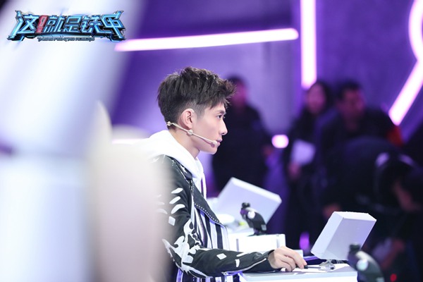 《这就是铁甲》四大战队正式开战 张一山意外扬言退出