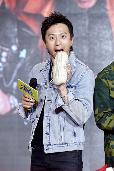 《奔跑吧》发布会邓超舞魂爆发 放飞自我大呼“不要停”