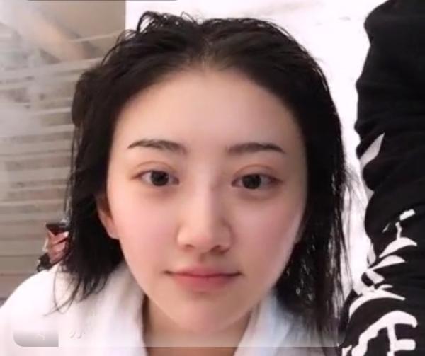 angelababy上传化妆视频 明星的素颜照不是谁都有勇气曝光的