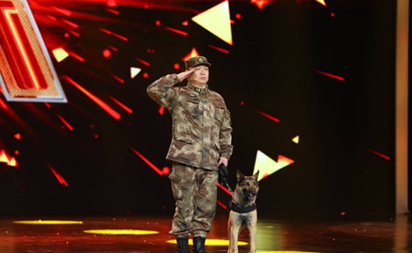 张桐动情讲述“搜救犬”的故事 海清李晨感动落泪