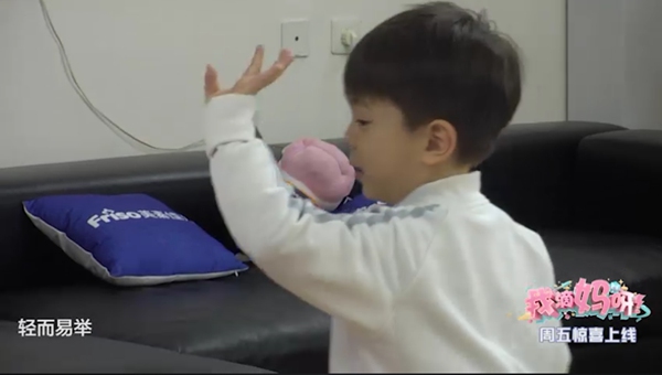 嗯哼与霍思燕演技大PK 模仿Jasper神还原