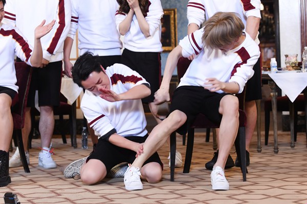 王祖蓝《奔跑吧》实力开跑 流利英文跨国演讲