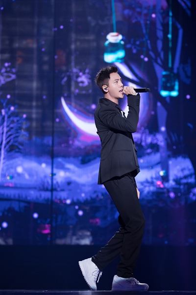 陈伟霆首唱新歌《清醒梦境》《W企划》延续街舞模式燃爆舞台