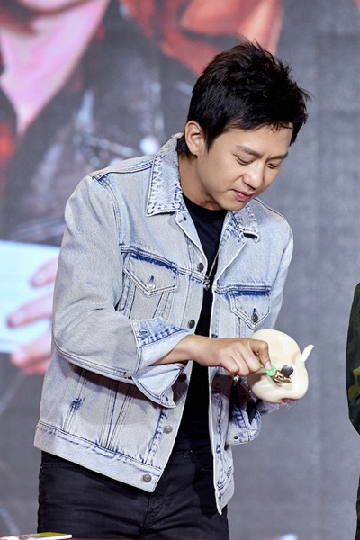 《奔跑吧》发布会邓超舞魂爆发 放飞自我大呼“不要停”