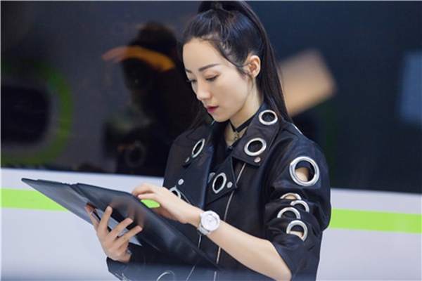 《我是大侦探》首个女侦探朋克亮相 韩雪气场全开誓拿金钥匙