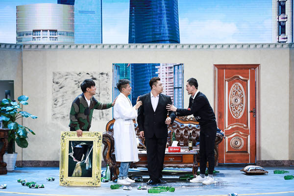 《欢乐喜剧人》迎决战之夜 贾冰致敬芳华郭麒麟助阵张云雷