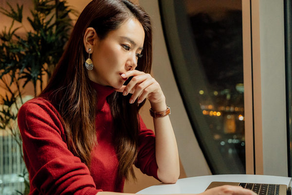 戚薇献声《北京女子图鉴》 MV演绎北奔女孩的爱与孤独