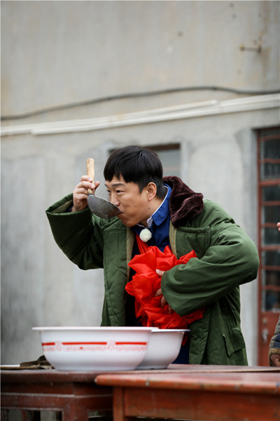 《极挑4》黄渤变“村傻”归来 魔性“嗑瓜子”秒变表情包