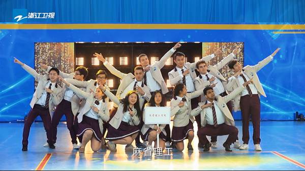 《奔跑吧》兄弟团的小船说翻就翻 游戏比拼后谁将沦为龙舟赛替补队员？