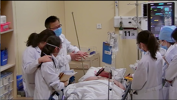 十天不眠不休!中年“过劳奋斗”引健康危机,湖南卫视《生机无限》剖析社会热点引关注