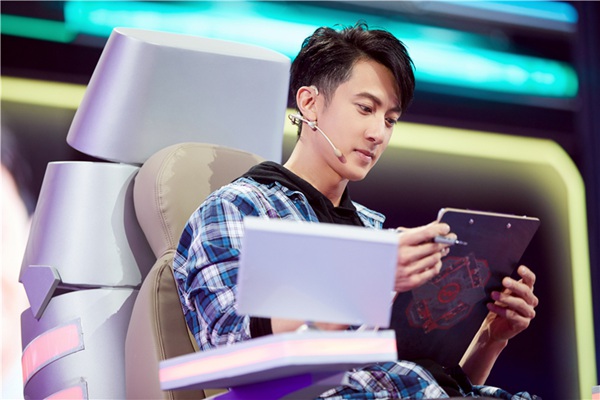 《这就是铁甲》开启自由搏击战 吴尊接连失利队友心疼