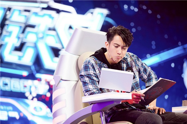 《这就是铁甲》开启自由搏击战 吴尊接连失利队友心疼