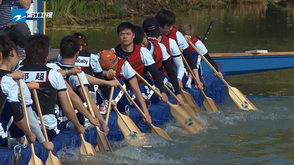 《奔跑吧》兄弟团的小船说翻就翻 游戏比拼后谁将沦为龙舟赛替补队员？