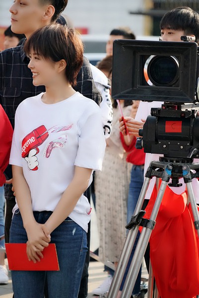 种丹妮《也平凡》盛大开机 新剧热映好评不断