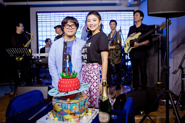 张天草莓歌单试听会 加唱Havana回馈百万粉丝