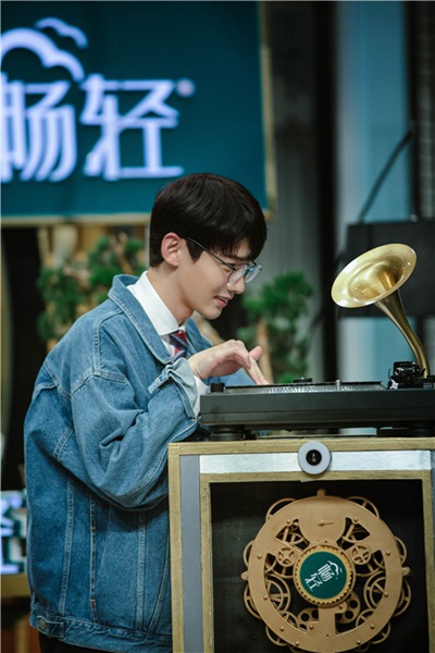 《我是大侦探》推理高能不断 脑洞少年白敬亭惊喜回归