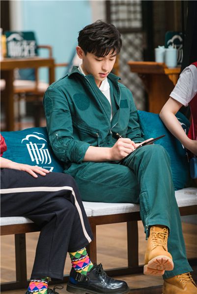 事业爱情“双失意” 邓伦《我是大侦探》侦探首秀出师不利