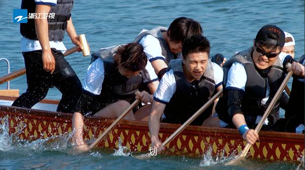 《奔跑吧》兄弟团的小船说翻就翻 游戏比拼后谁将沦为龙舟赛替补队员？