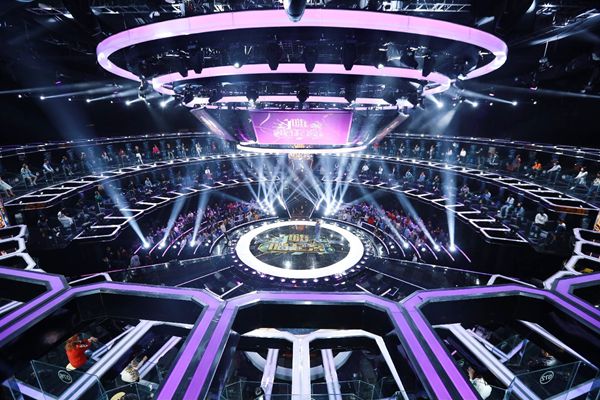 《嗨，唱起来！》本周五开唱 袁惟仁分享情感故事 沈南调侃李艾是“音痴”