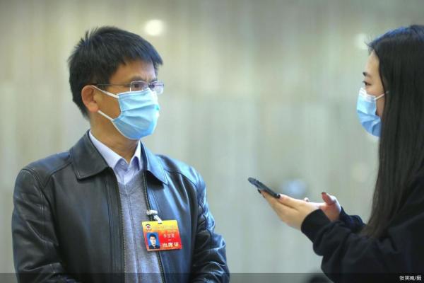 两会.三人行：超大城市“菜篮子”保供怎么做？