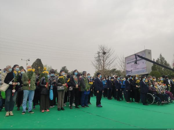 北京举办疫情后首次集体公祭 节地生态葬成安葬主流形式