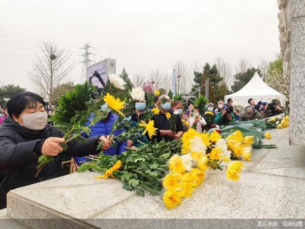 北京举办疫情后首次集体公祭 节地生态葬成安葬主流形式