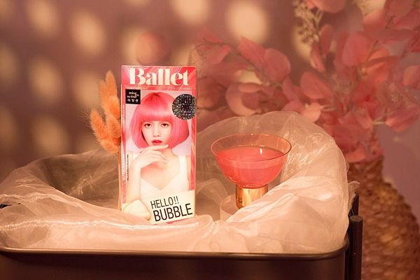 《魅尚萱》HELLO BUBBLE 全新夏日发色登场 ! 联名信义区韩式酒吧推出四款梦幻酒款 !