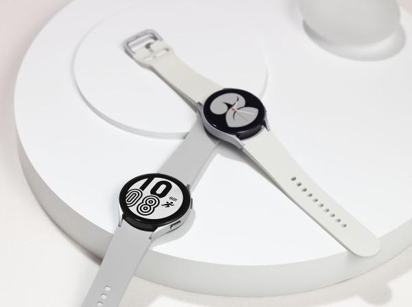 三星Galaxy Watch4系列、Galaxy Buds2多款新配色登场，玫瑰金、薰衣紫好看！