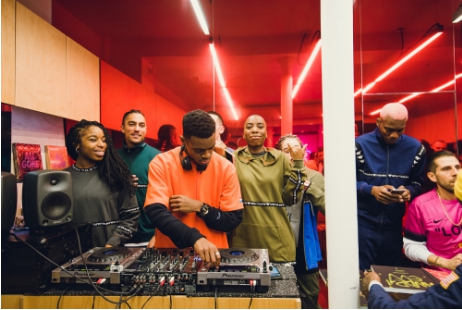 Kappa串标风靡巴黎时装周，BANDA系列即将上市