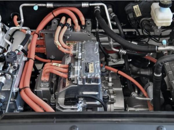 全新纯电动旅行车 荣威Ei5上市补贴后售13.38-14.38万