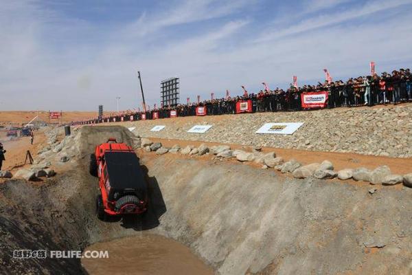 举步维艰 困难重重 百路驰岩酷攀爬赛带你领略越野世界的极限挑战