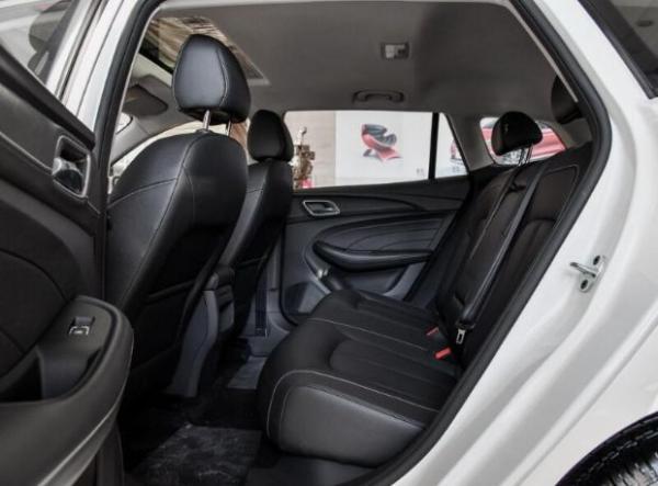 全新纯电动旅行车 荣威Ei5上市补贴后售13.38-14.38万