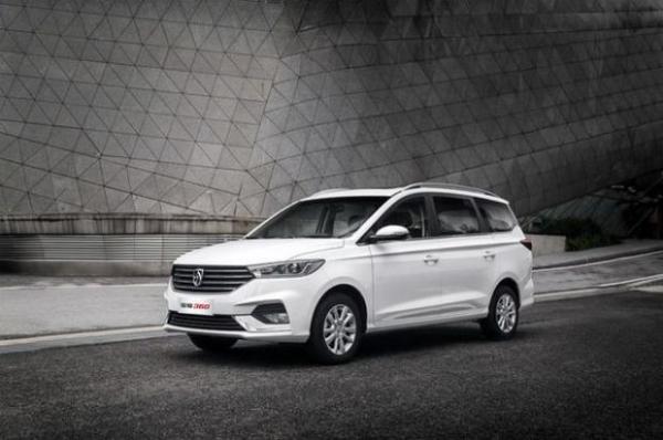 全新7座MPV 宝骏360最新实车内饰谍照曝光